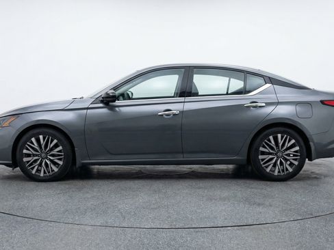 Used 2025 Nissan Altima 2.5 SV image 5