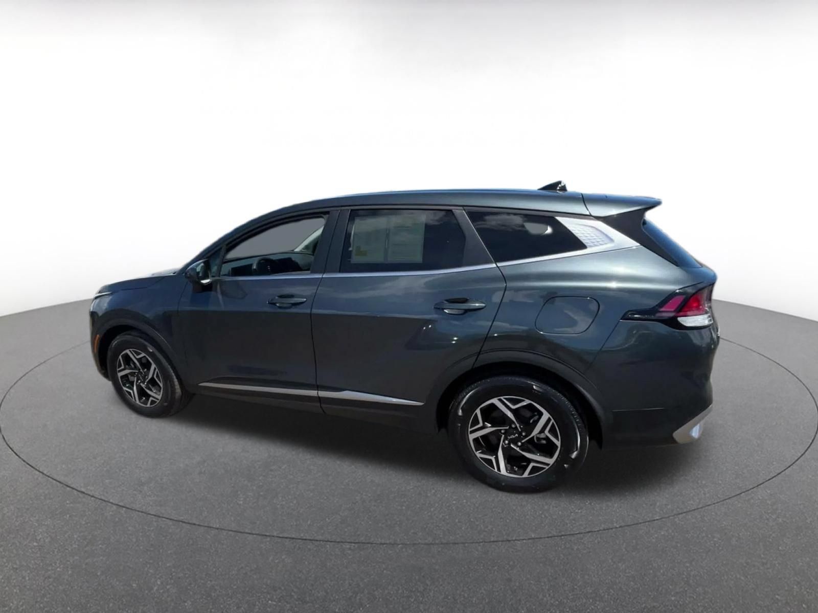 Used 2025 Kia Sportage LX FWD image 9