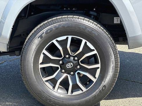 Certified 2020 Toyota Tacoma TRD Sport image 30