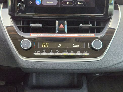 Used 2025 Toyota Corolla LE FWD image 18