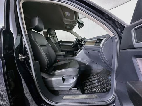 Used 2023 Volkswagen Atlas SE w/ Black Wheel Package FWD image 34