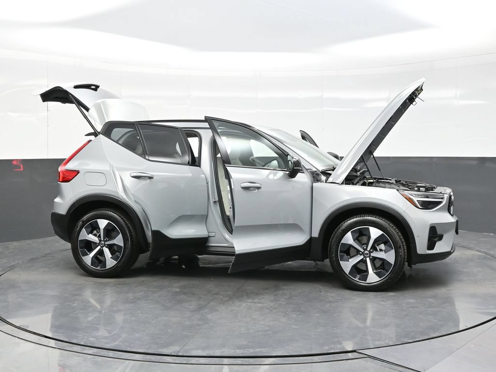 Used 2026 Volvo XC40 B5 Plus AWD/4WD image 47