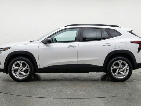 Used 2025 Chevrolet Trax LT image 5