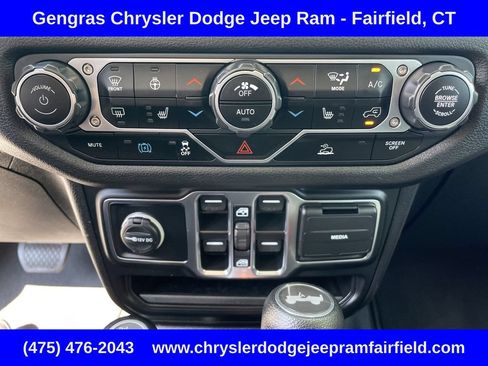 Used 2024 Jeep Wrangler Unlimited w/ Convenience Group AWD/4WD image 39