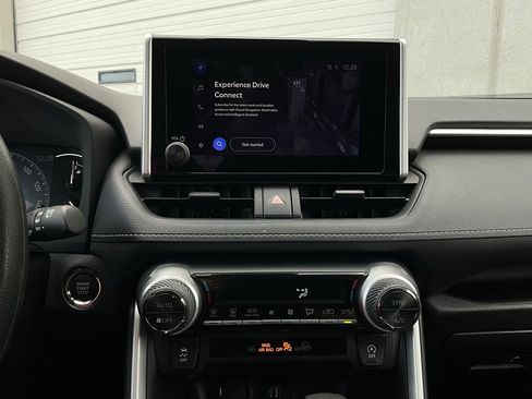 Used 2025 Toyota RAV4 XLE image 27