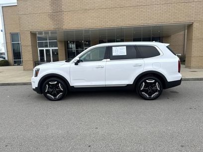 Used 2024 Kia Telluride S w/ S Sunroof Package
