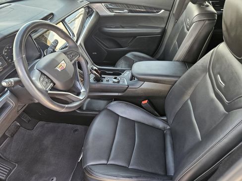 Certified 2025 Cadillac XT6 Premium Luxury FWD image 16