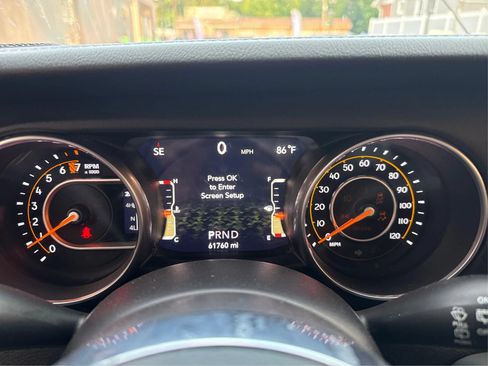 Used 2018 Jeep Wrangler Unlimited Sahara w/ Uconnect 4C Nav & Sound Group AWD/4WD image 16