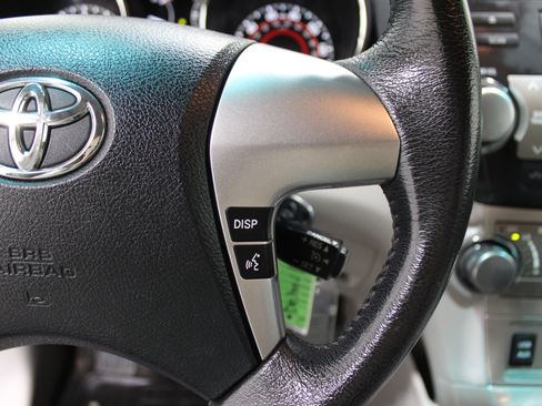 Used 2012 Toyota Highlander SE image 11