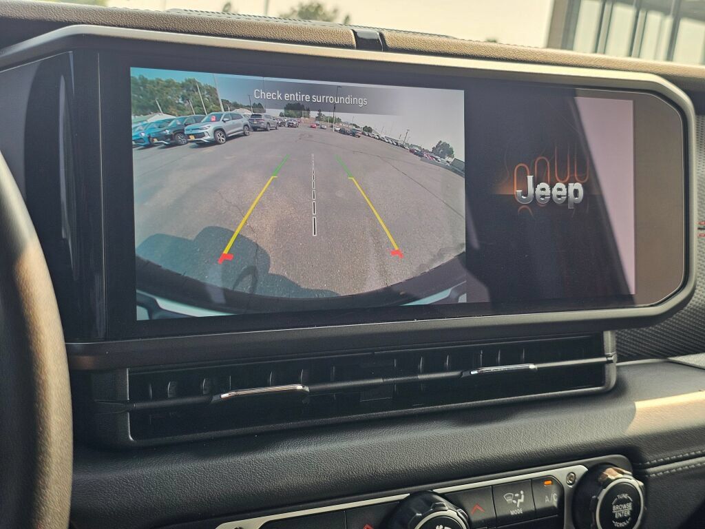 Used 2024 Jeep Wrangler Unlimited Rubicon AWD/4WD image 22