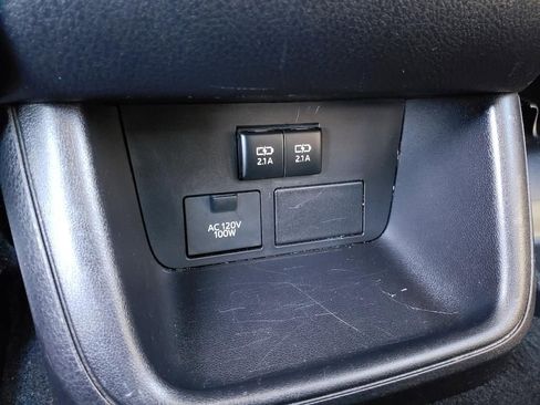 Used 2019 Toyota Highlander XLE image 14