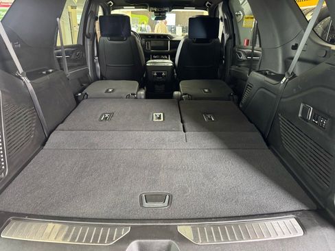 Used 2023 GMC Yukon Denali w/ Denali Reserve Package image 12