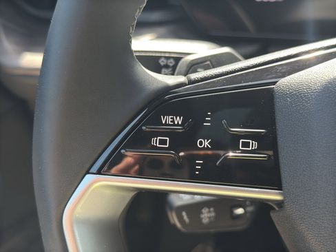 Used 2025 Audi Q5 Premium w/ Convenience Package image 18