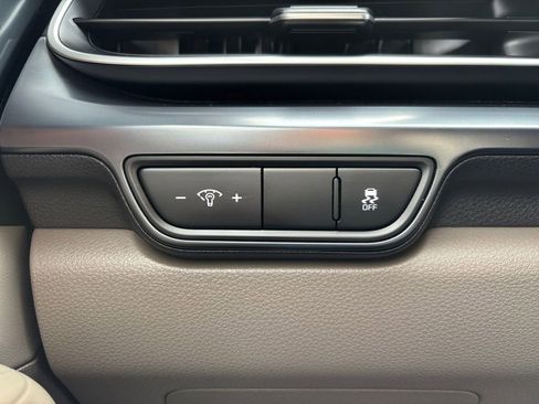 Used 2025 Kia Carnival FWD image 22
