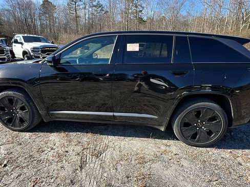 Used 2024 Jeep Wagoneer Launch Edition image 11