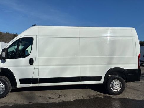 Used 2024 RAM ProMaster 2500 w/ Convenience Group image 5