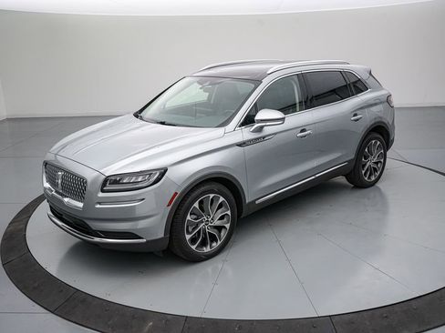 Used 2022 Lincoln Nautilus Reserve AWD/4WD image 9