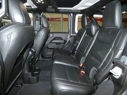 Used 2022 Jeep Wrangler Unlimited Sahara image 22