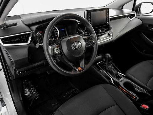 Used 2020 Toyota Corolla LE FWD image 2