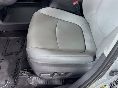 Used 2021 Toyota Sienna XLE w/ XLE Plus Package image 19