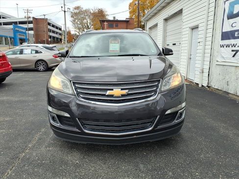 Used 2017 Chevrolet Traverse LT image 2
