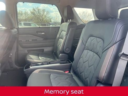 New 2026 Nissan Pathfinder Platinum image 13