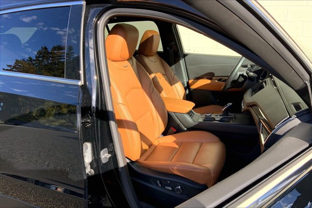 Used 2023 Cadillac XT4 Premium Luxury w/ LPO, Onyx Lite Package AWD/4WD image 6