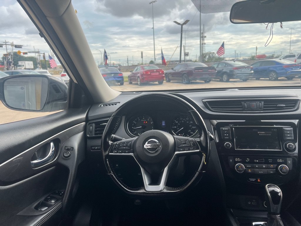 Used 2020 Nissan Rogue SV FWD image 17