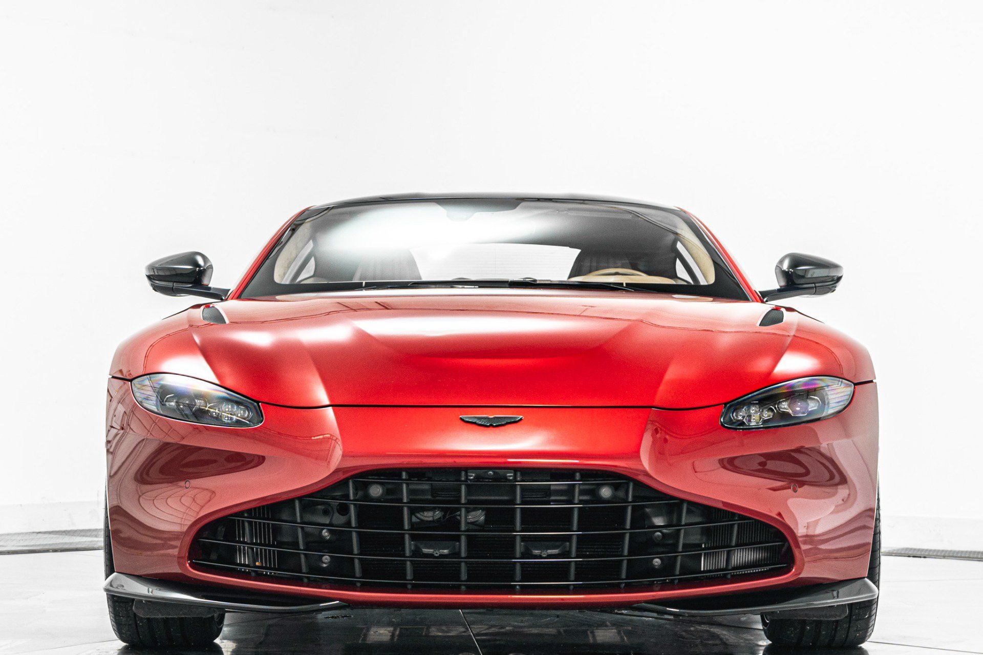 Used 2023 Aston Martin V8 Vantage Coupe RWD image 4