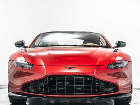 Used 2023 Aston Martin V8 Vantage Coupe RWD image 4