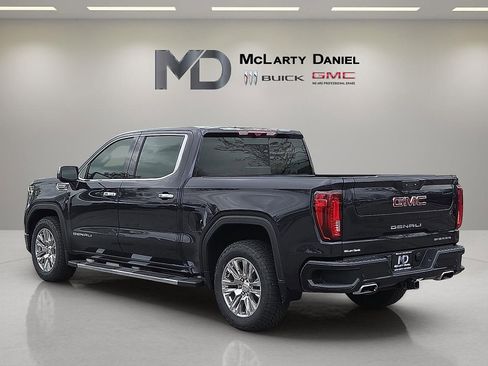 Used 2023 GMC Sierra 1500 Denali w/ Technology Package AWD/4WD image 4