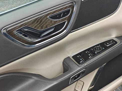 Used 2018 Lincoln Continental Select w/ Continental Climate Package image 35