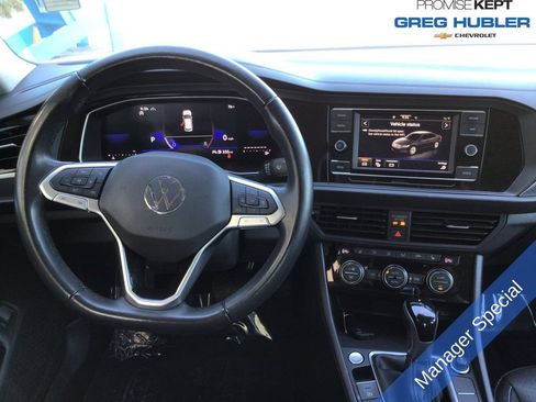 Used 2024 Volkswagen Jetta SE FWD image 2