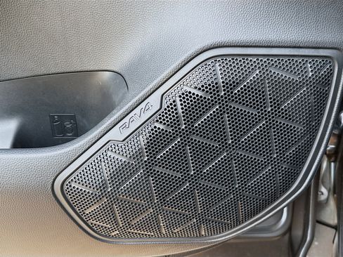 Used 2019 Toyota RAV4 XLE image 24