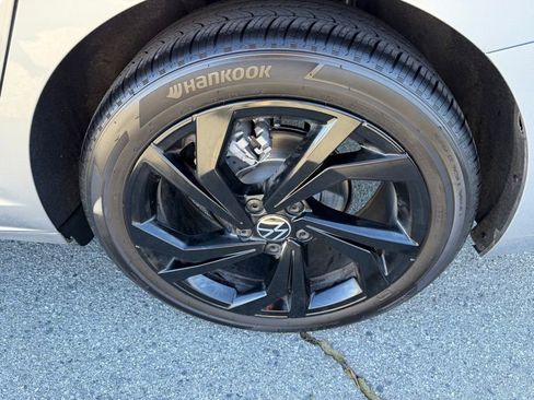 Certified 2025 Volkswagen Jetta SE w/ Black Wheel Package image 12