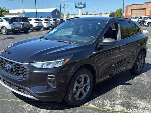 Used 2023 Ford Escape ST-Line w/ Tech Pack #1 AWD/4WD image 3
