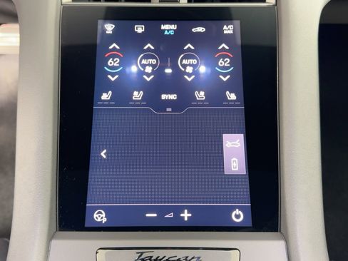 Used 2025 Porsche Taycan image 30