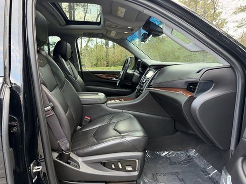 Used 2017 Cadillac Escalade Premium Luxury image 24