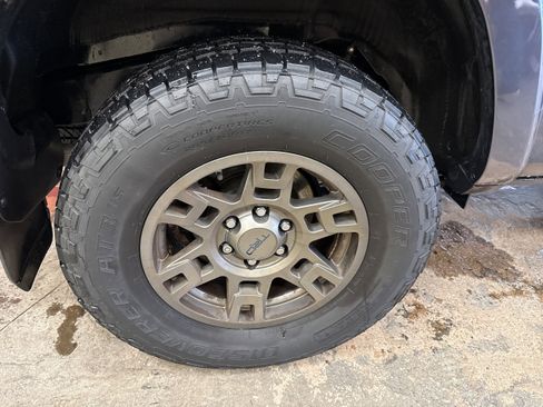 Used 2020 Toyota 4Runner Venture image 11