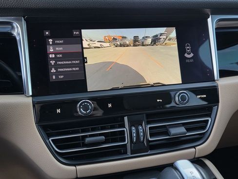 Used 2024 Porsche Macan image 18