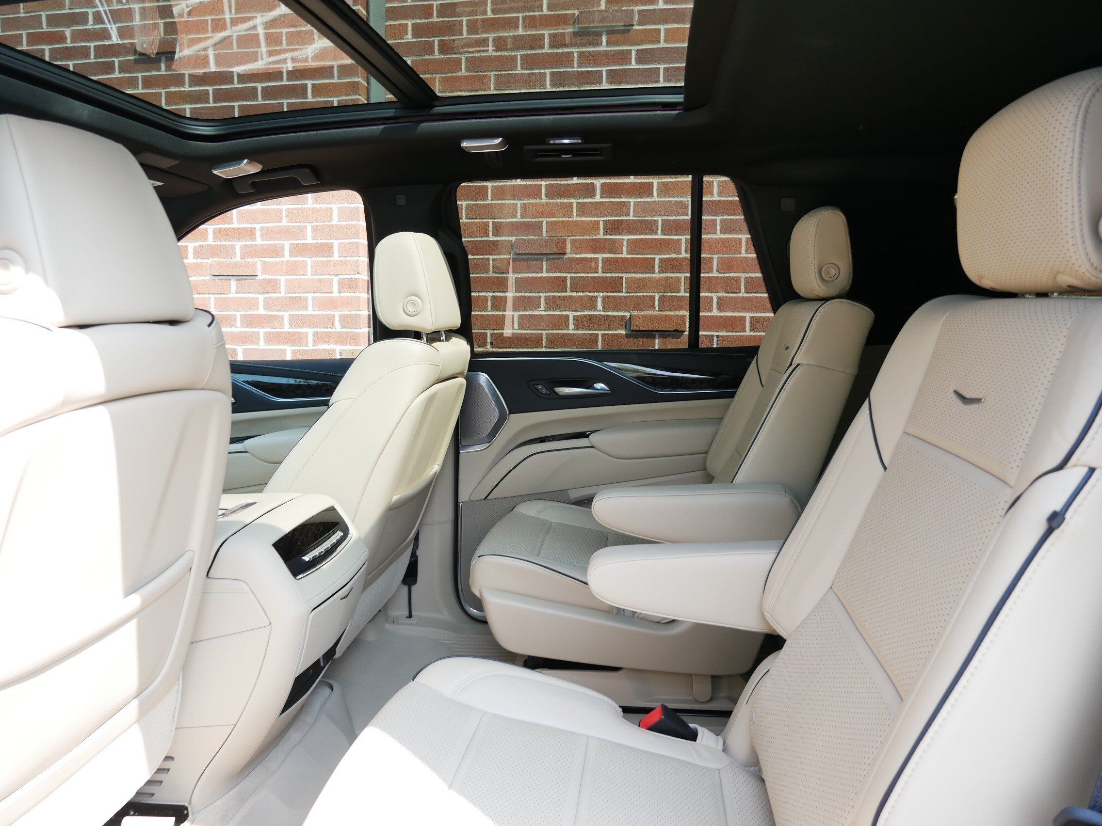 Used 2021 Cadillac Escalade Premium Luxury w/ Driver Assist Tech Package AWD/4WD image 10
