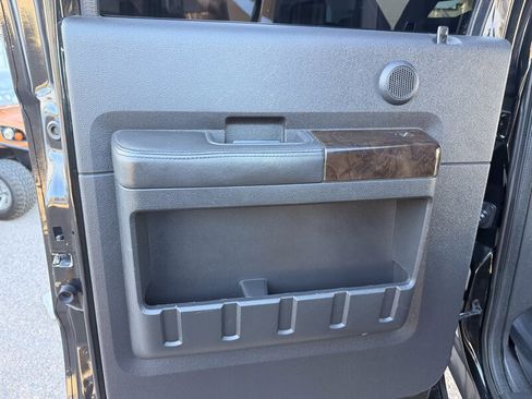 Used 2015 Ford F250 Platinum w/ FX4 Off-Road Package image 30