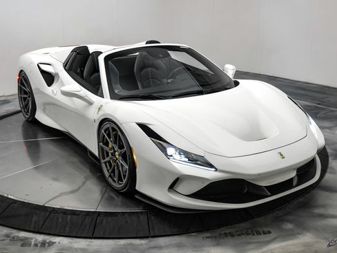 Used 2022 Ferrari F8 Tributo RWD image 34