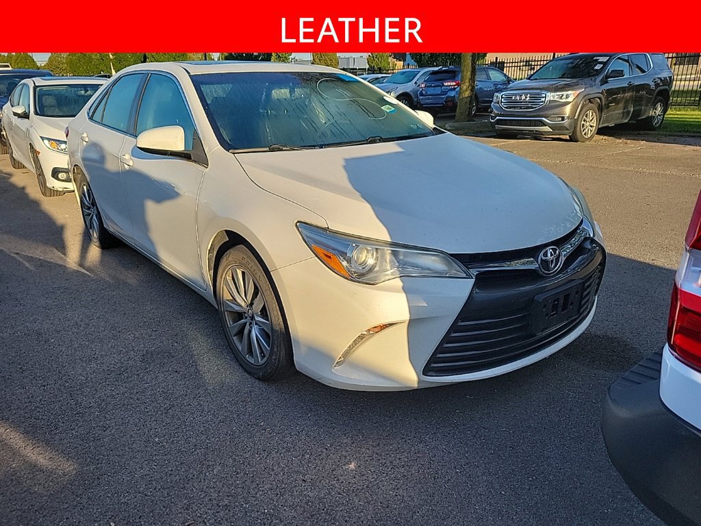 Used 2017 Toyota Camry XLE w/ Moonroof Package FWD image 3
