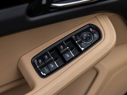 Used 2020 Porsche Macan image 23