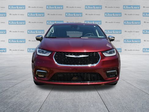 Used 2023 Chrysler Pacifica Limited FWD image 2