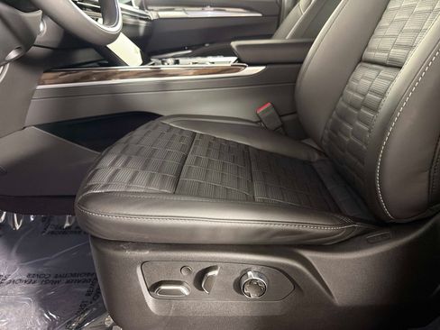 Used 2026 Cadillac Escalade Platinum Sport w/ LPO, ONYX Package AWD/4WD image 34
