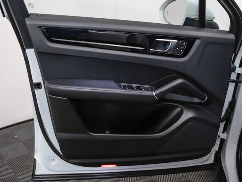 Certified 2023 Porsche Cayenne image 24