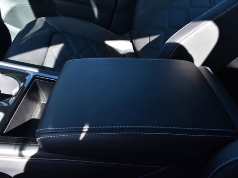 Used 2025 Volkswagen Atlas SE image 23