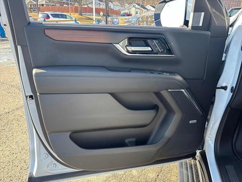 New 2026 GMC Yukon Denali image 9